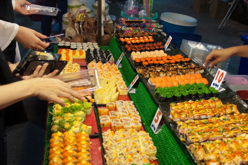 จากซูชิห้าบาทถึงโอมากาเสะจอมปลอม และค่านิยมกินของแพงในเมืองกรุง