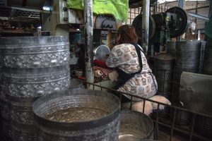 ขันลายไทย: ธุรกิจ ประเพณี สงกรานต์