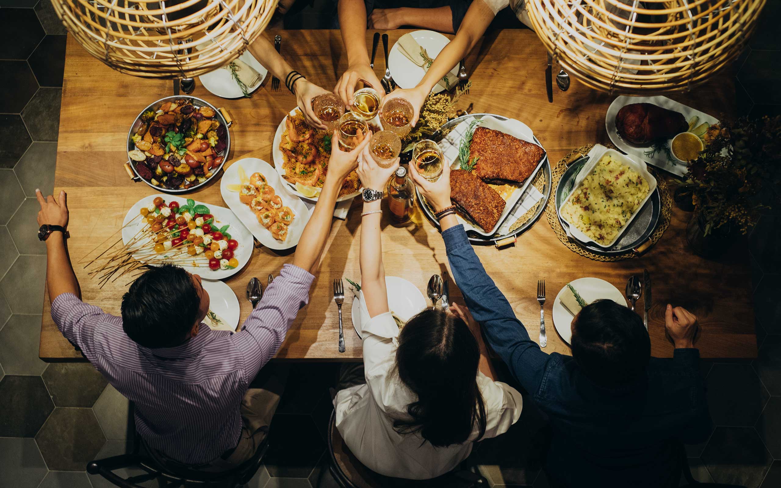 How to Host a Christmas Dinner in Singapore
