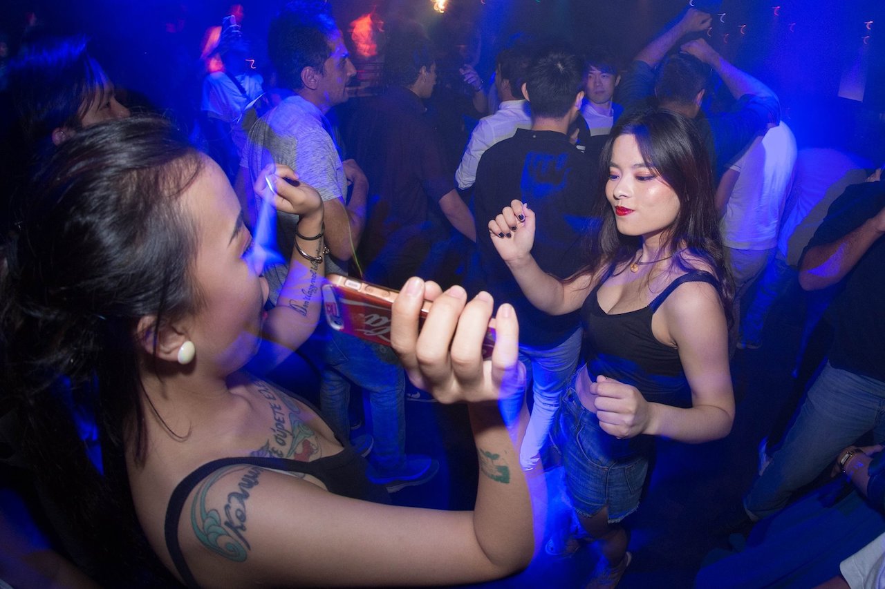 Do Employers in F&B Hire Hot Girls For You, or For Themselves?