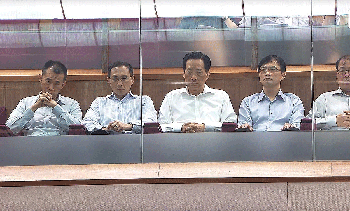 Forget Firing Desmond Kuek. Just Replace SMRT With Foreign Talent