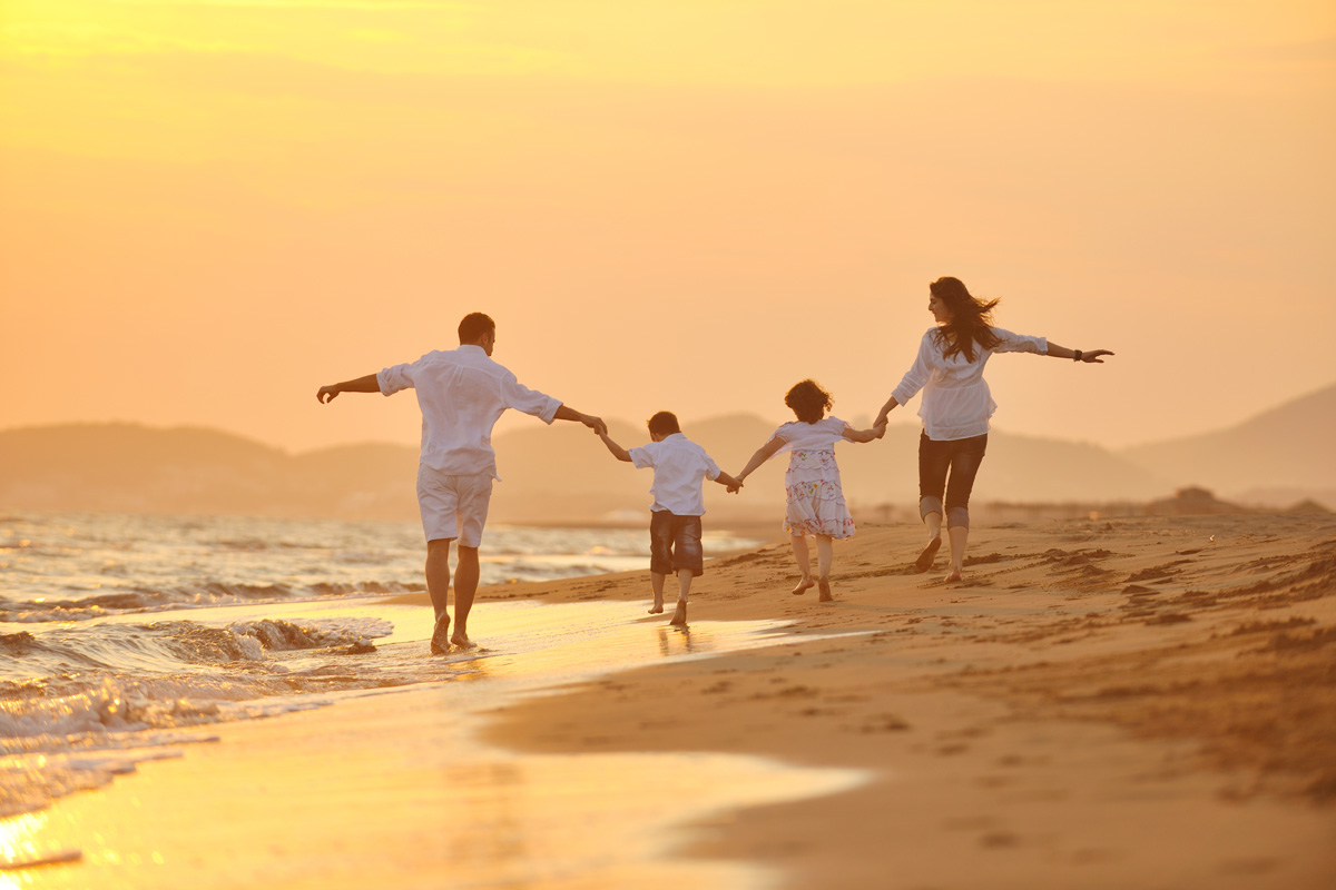 Making Sense Of Our Love-Hate Relationship With The Asian Family Holiday