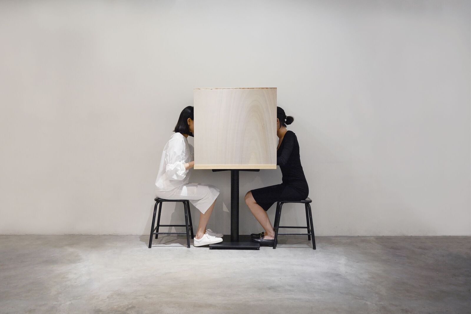 Tinder Meets Theatre in Artist Dawn Ng’s New Performance ’11’