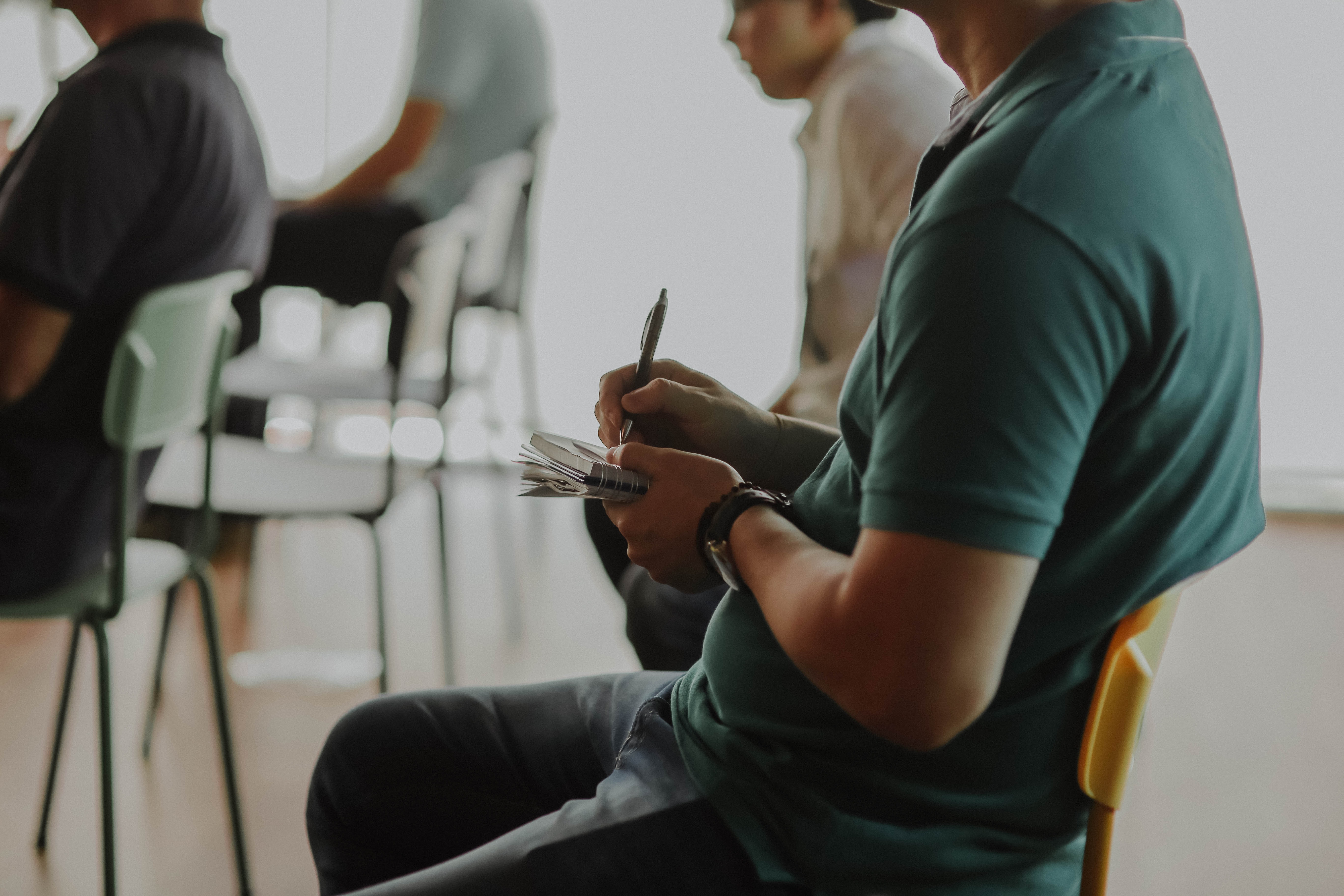 Millennial Employee Reviews His Boss’s Spending Habits In His 20s