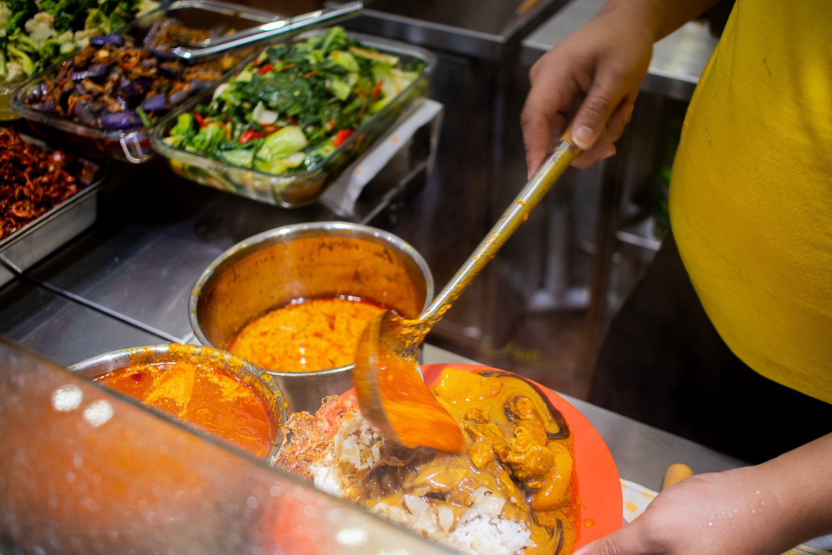 VivoCity’s Beach Road ScissorCut Curry Rice Still Ugly Delicious