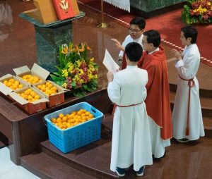 A Uniquely Peranakan CNY: Blessing Oranges and a Catholic Mass in Baba Malay