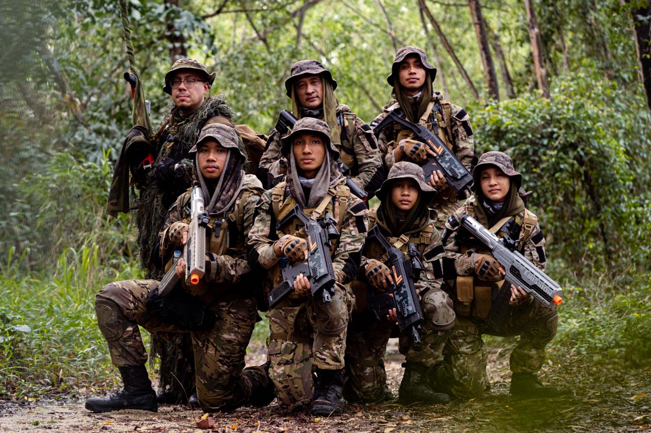 1 Dad, 2 Mums, 7 Children: How a Polygamous Family Stays United With War Games