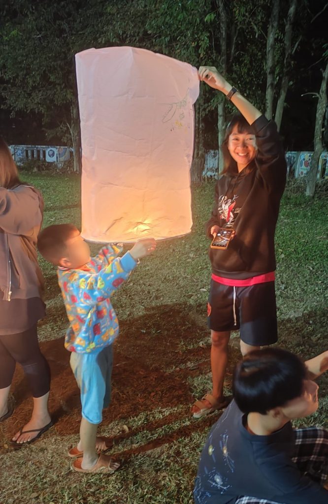 Singaporeans Abroad working Thai kids