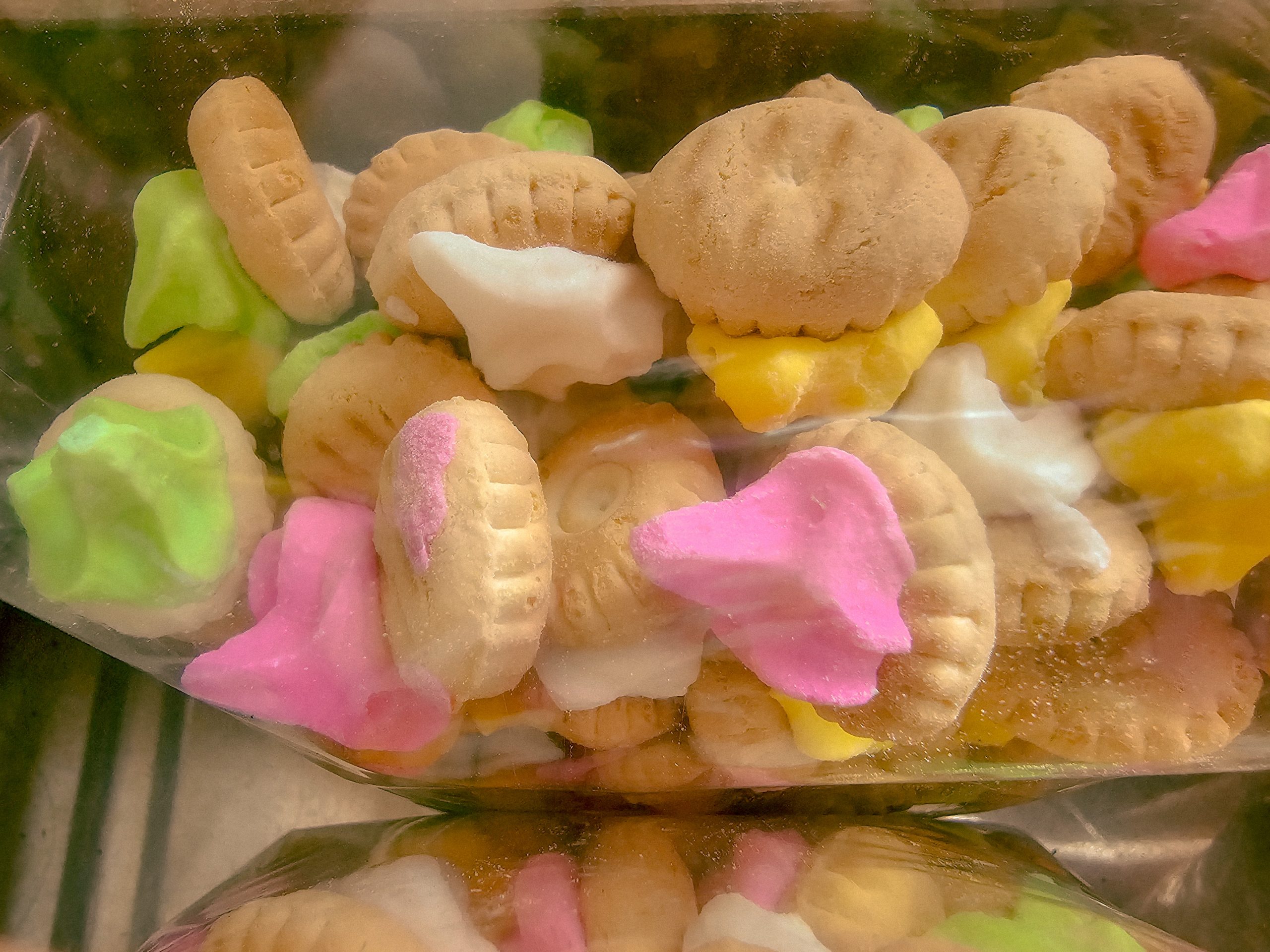 Nostalgic Nibbles: Singaporeans Share the Old-School Snacks They Miss