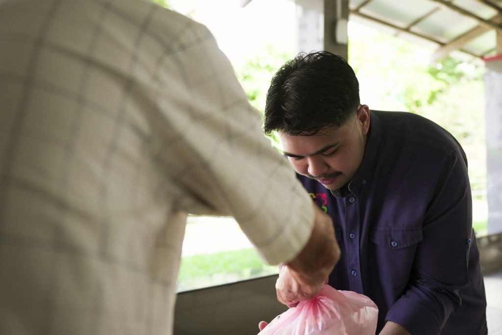 Ammar event food bag feeding