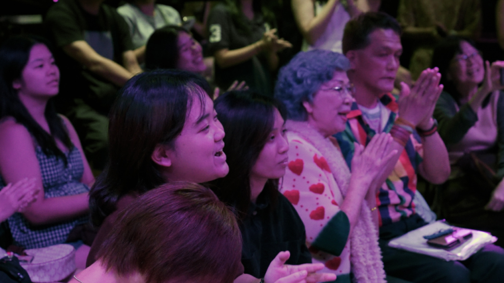 feel young band audience sing 